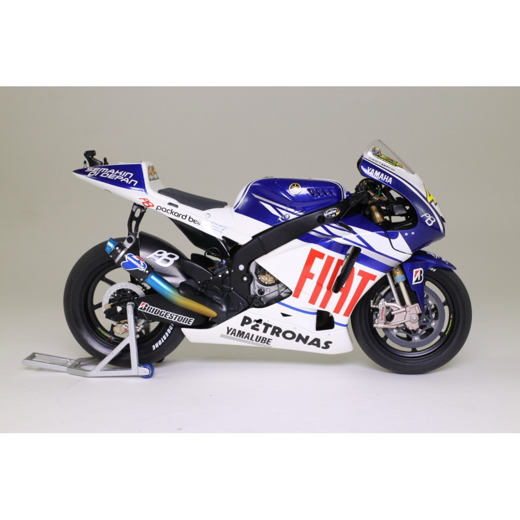 MINICHAMPS VALENTINO ROSSI - YAMAHA YZR-M1 MotoGP 2010