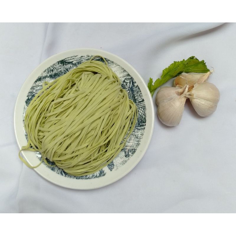 

bakmi hijau homade + bumbu (1 kg isi 12 porsi bakmi)