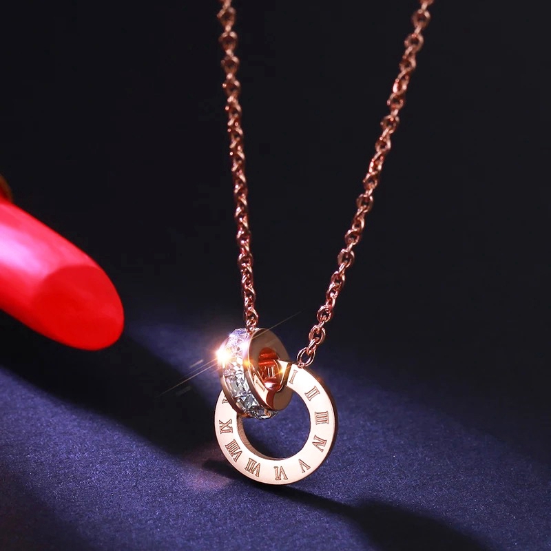 Kalung Wanita Korea Angka Romawi Berlian Liontin Necklace Rose Eams 18K Anti Karat Titanium Perhiasan