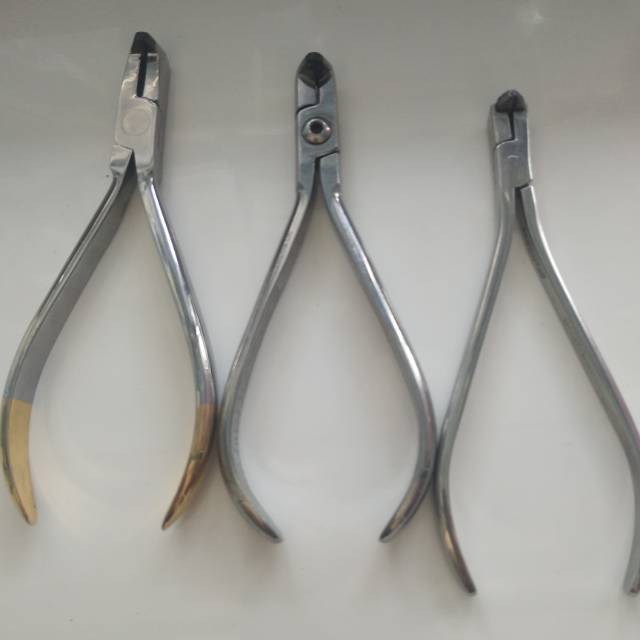 

Distal end cutter