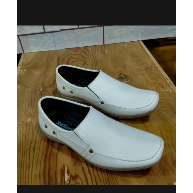 sepatu kerja putih/sepatu casual putih/sepatu putih kuliah kesehatan