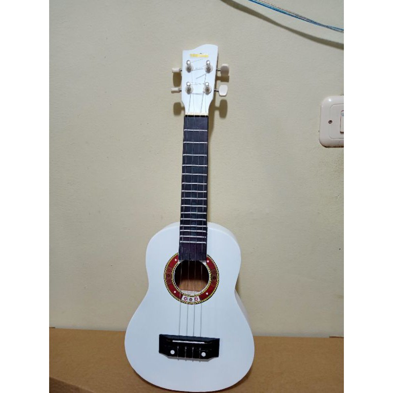 Ukulele senar 3 &amp; senar  4/Ukulele soprano murah bonus pic