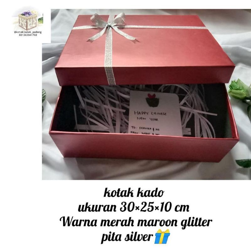 

kotak kado (kokoh) ukuran 30×25×10 cm warna maroon glitter