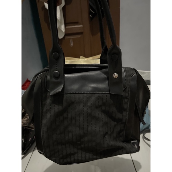 

Tas Hitam Kantor (besar)