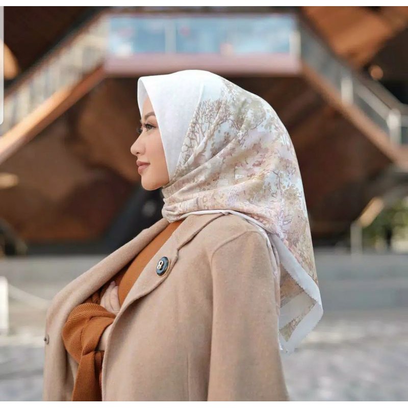 Buttonscarves New York Square Reborn in "Vessel"