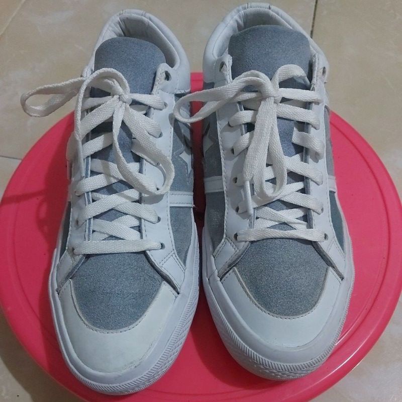 SEPATU SECOND BRANDED "CONVERSE ALL STAR"