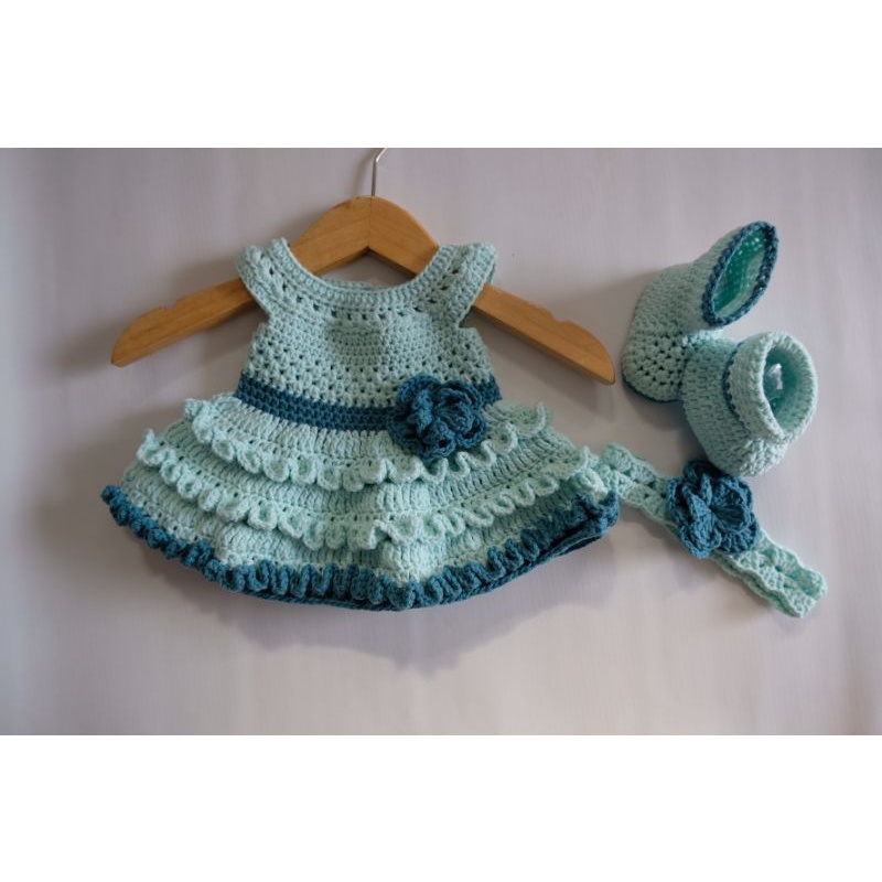 Baju bayi rajut satu set