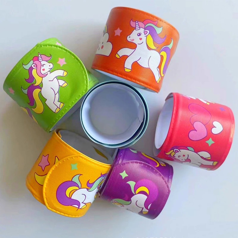 10pcs / Set Mainan Gelang Slap Band Tema Unicorn Warna Pelangi Untuk Dekorasi Pesta Ulang Tahun Anak