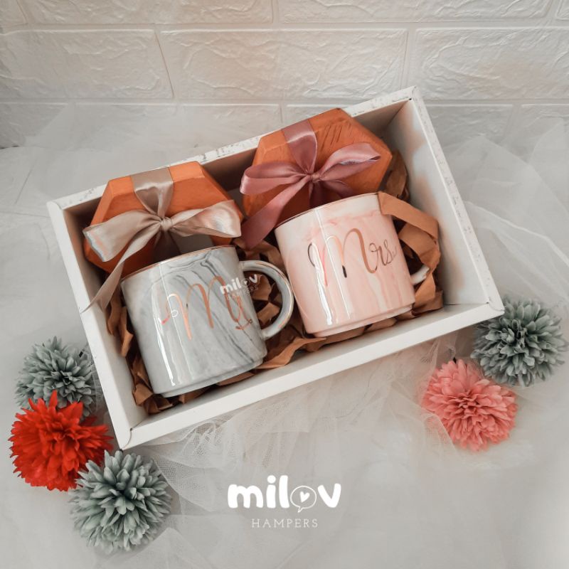 

Wedding gift box | mug couple | gelas couple | anniversary gift | hadiah pernikahan wedding hampers | gelas custom nama couple | gelas couple