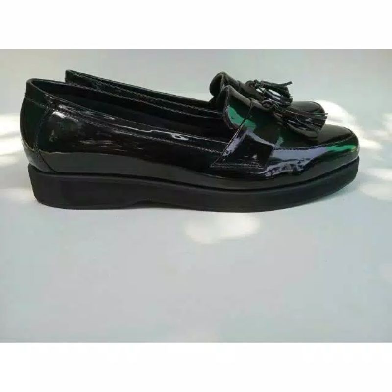 Sepatu wanita slip on hitam sepatu dinas kantor kilap loafers