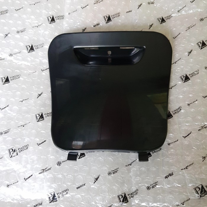 COVER TUTUP BUSI VESPA LX/S