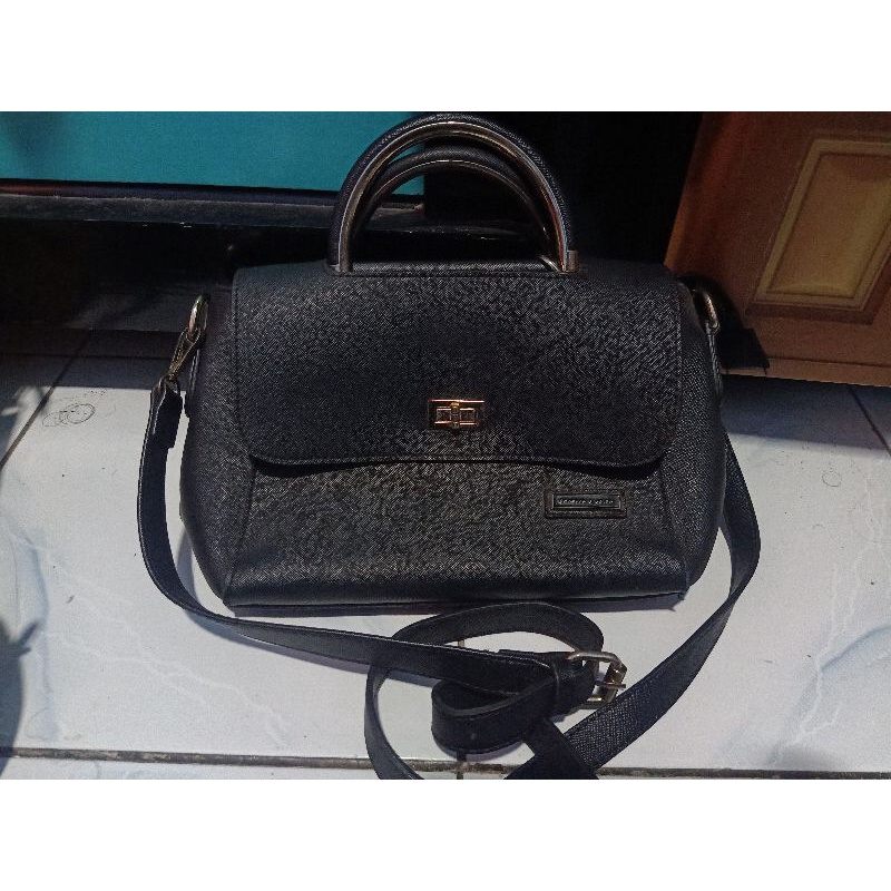 tas wanita warna hitam