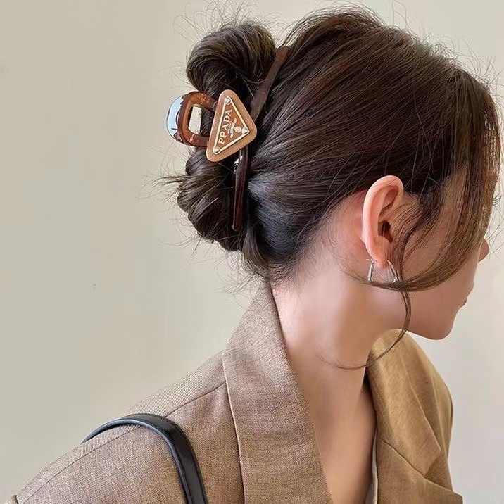 Klip Cakar Rambut Ponytail Bahan Akrilik Bentuk Hati Persegi Untuk Wanita