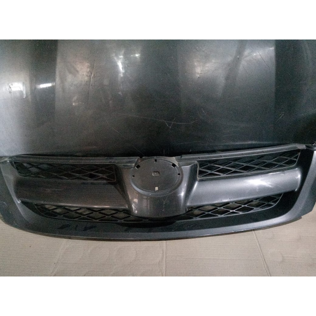 grill toyota innova 2005