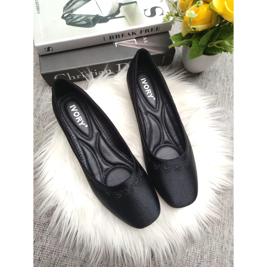 IVORY Sepatu Flat Wanita Jumbo Satin B993-648