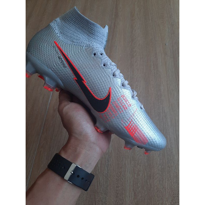 sepatu bola nike mercurial silver