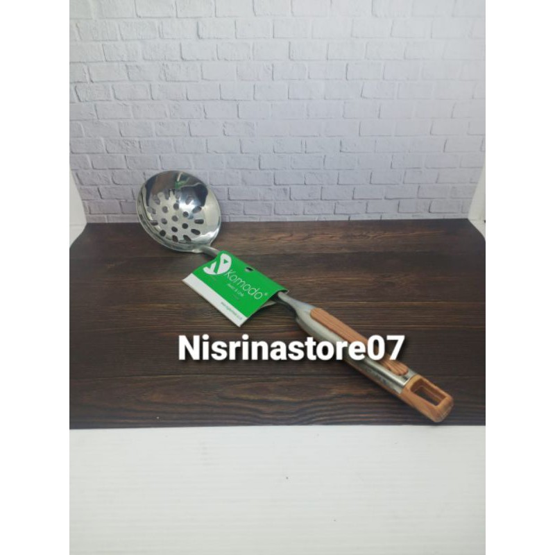 irus Sayur bolong Gagang Kayu / Sendok panyaring sayur Panjang 28cm Brand KOMODO