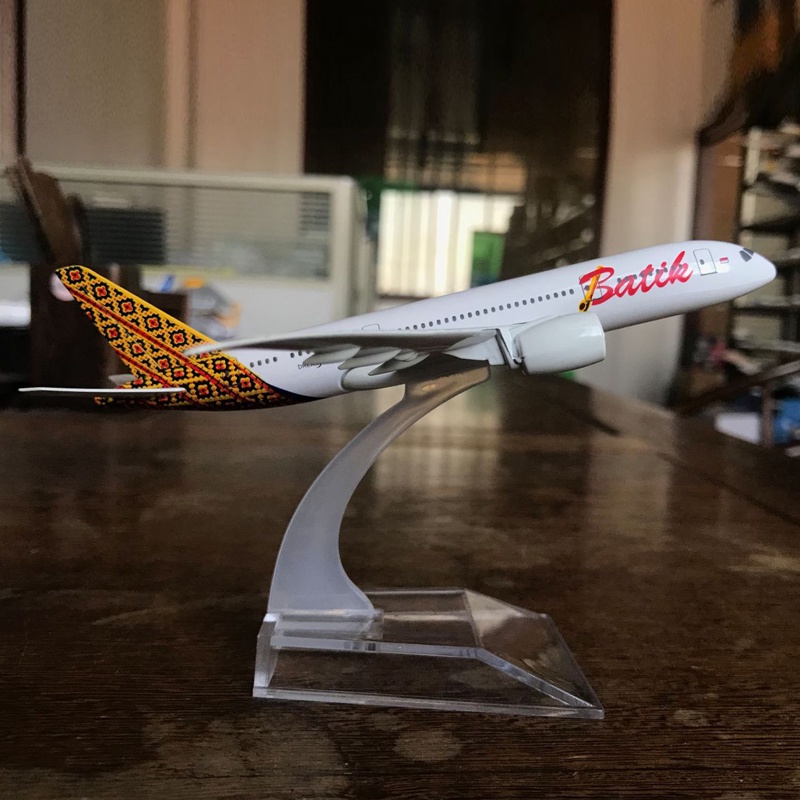 Garuda Indonesia B787 Model Pesawat Terbang Boeing 747 Lion Air B737 Bahan Alloy Ukuran 16CM