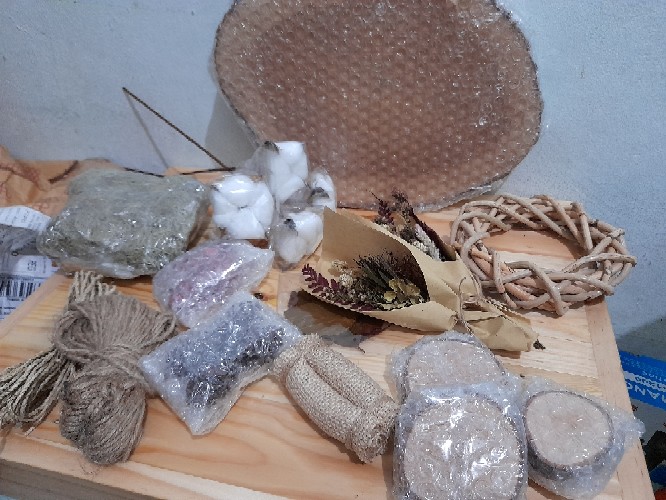 Tempat Display Bantalan Cincin Tali Samping Krem Mahar Seserahan