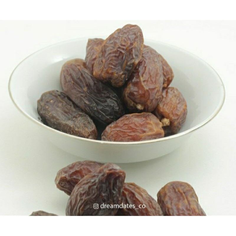

kurma medjol, kurma jumbo, kurma besar manis