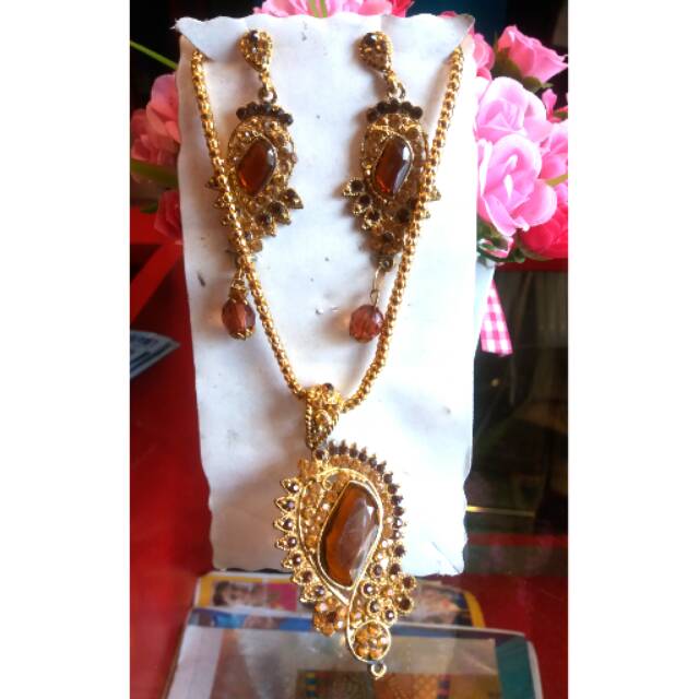 Accesories india import. Anting panjang + neckles.