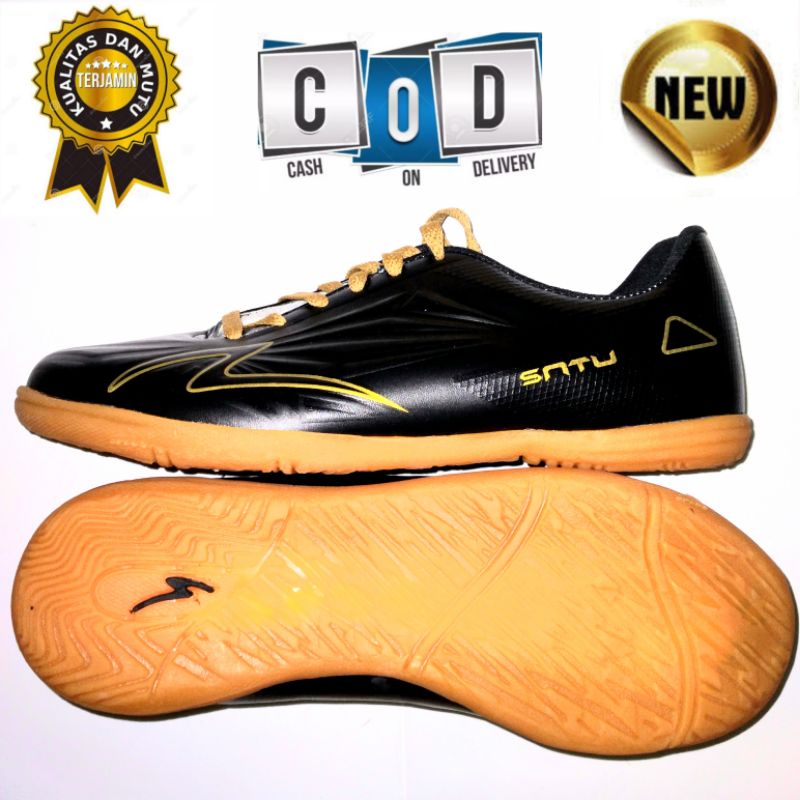 SEPATU FUTSAL SPECS SNTU HITAM GOLD GRADE ORI