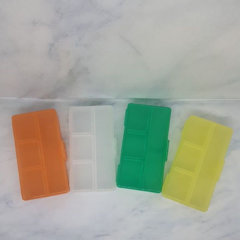 Kotak pancing transparan kecil