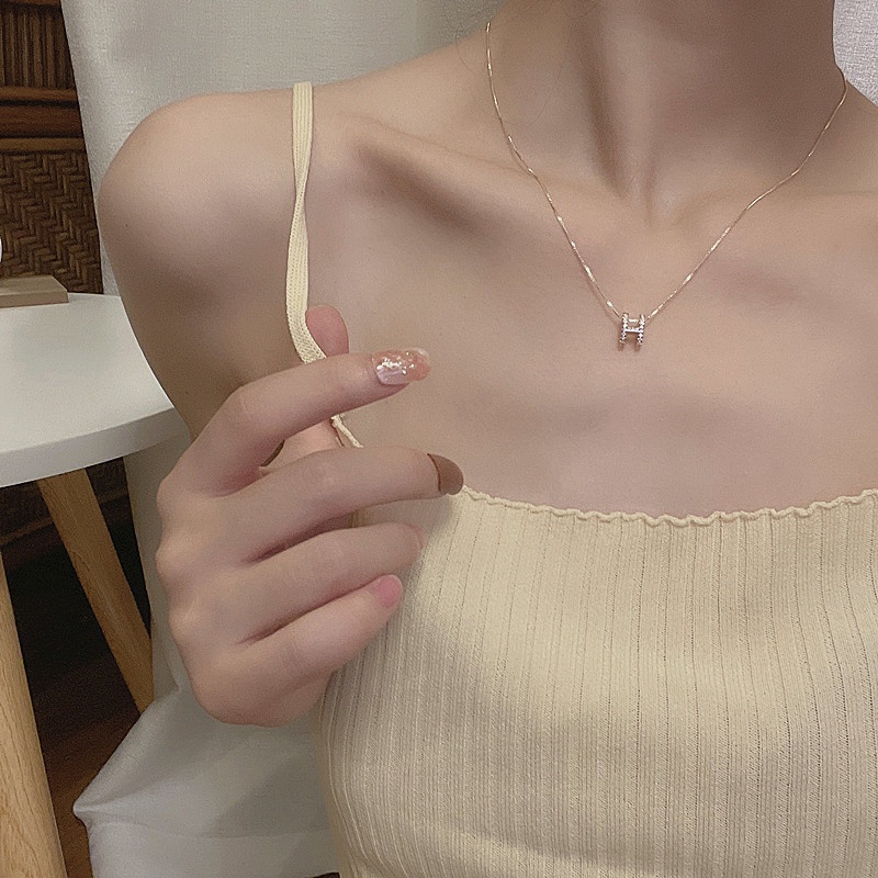 Kalung Rantai Dengan Liontin Huruf H Untuk Wanita
