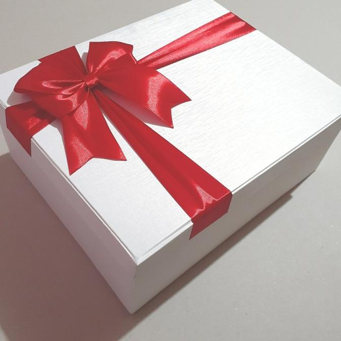 

Sale!!! Merah Putih Gift Box Cantik Spesial Kotak Hadiah Hampers Volume 2 Kg - Paling Diminati