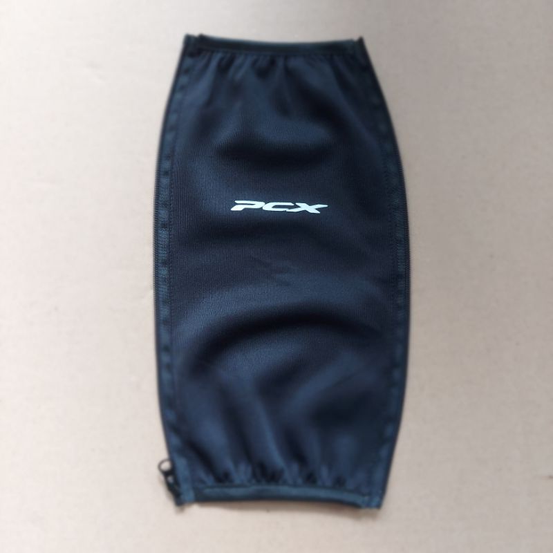 Sarung Shockbreaker Belakang Slim Fit-Cover Pelindung Shock belakang sepeda Motor-Cover Shockbreaker-Bungkus Shockbreaker-Shockbreaker-Cover Shokbreker-Universal -HONDA-YAMAHA-SUZUKI-NMAX-PCX-AEROX-LEXI-YSS-KTC-HRC-RCB-SHOWA-WP-OHLINS-MANCHESTER CITY