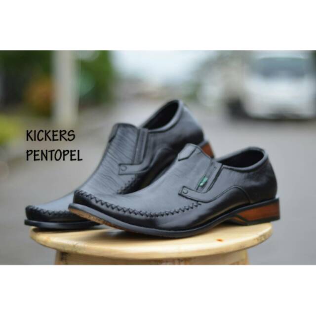Sepatu kickers pantopel