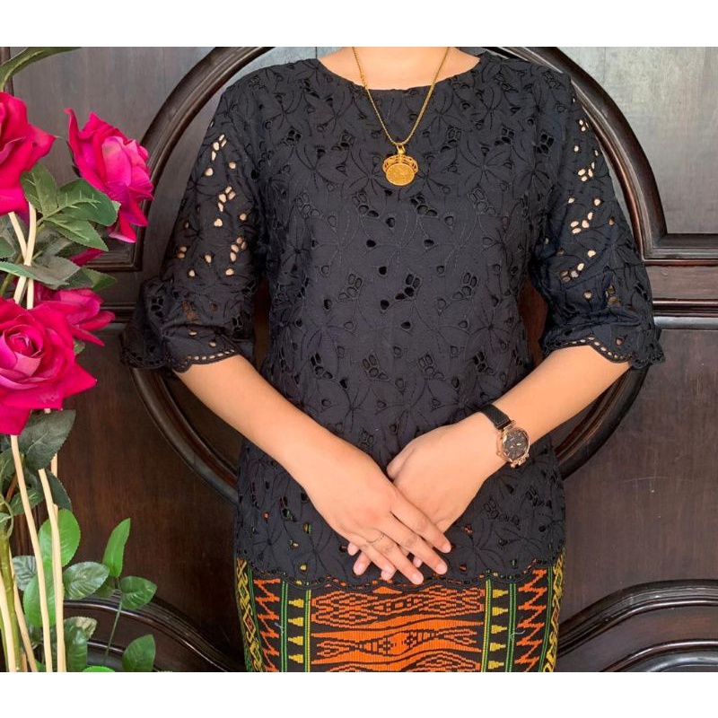Blus Katun Bolong Hitam