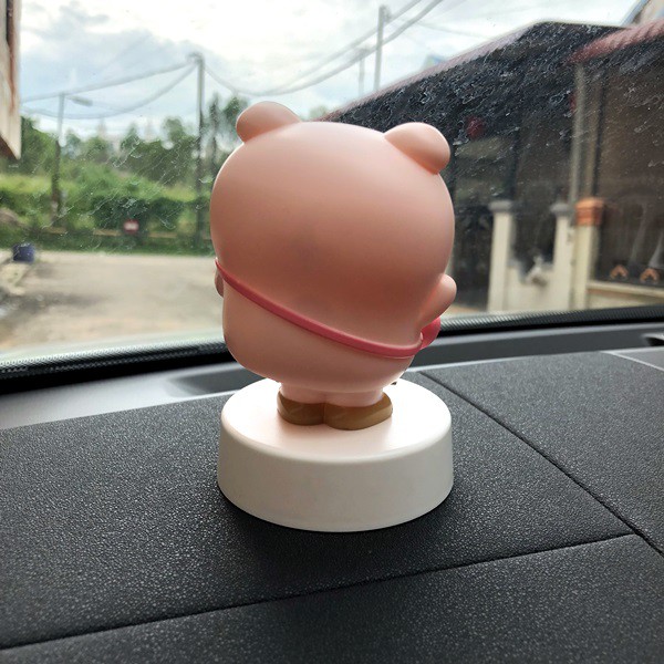 PIGGY Pajangan Figure Goyang Kepala Mobil Solar Power