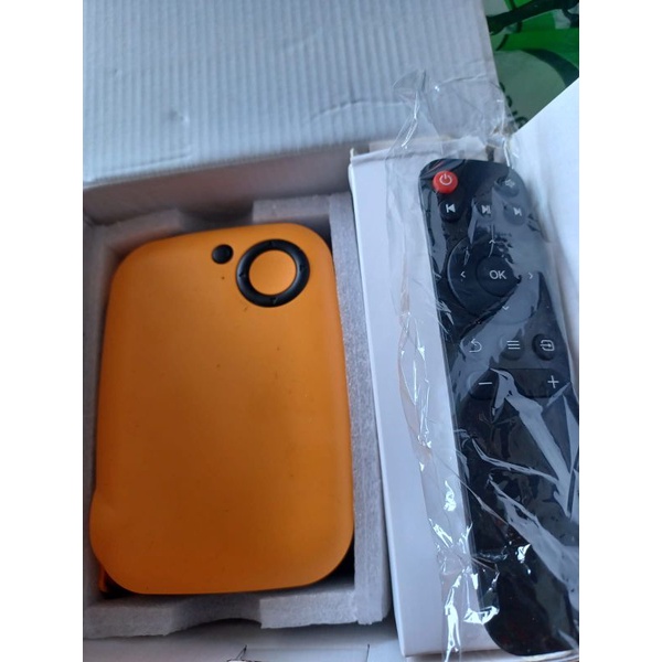 Preloved second bekas Mini Projector A2000 Full HD 1080P Video Projector Portable