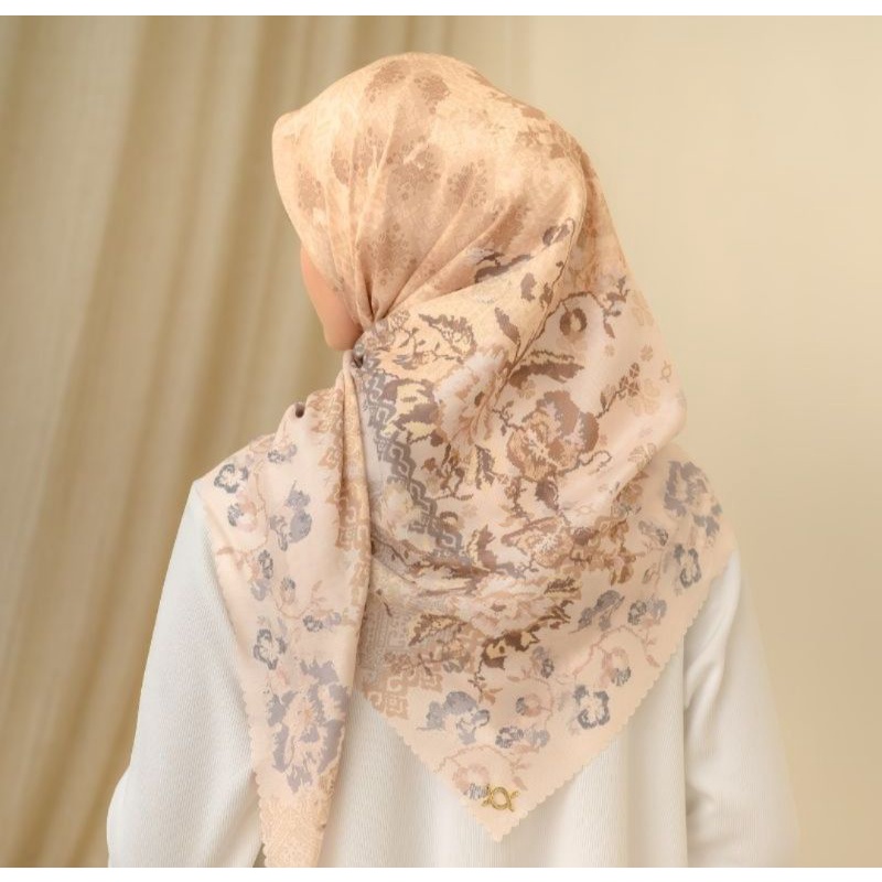 Serayu scarf Wearing klamby