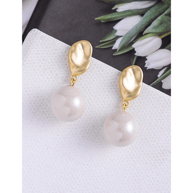 LRC Anting Tusuk Fashion Gold Irregular Face Pearl Stud Earrings F50202