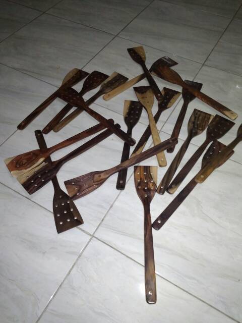 Sutil/Sendok/Sodet/Spatula Kayu Sonokeling P35 Berlubang