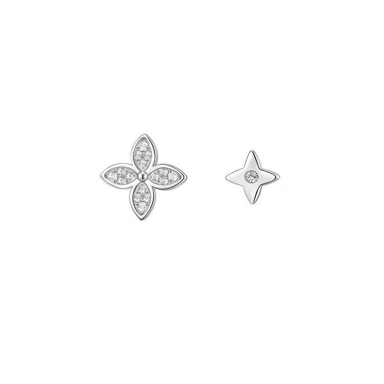 Anting Stud 925 Silver Needle Bentuk Daun Clover Aksen Kristal Untuk Wanita