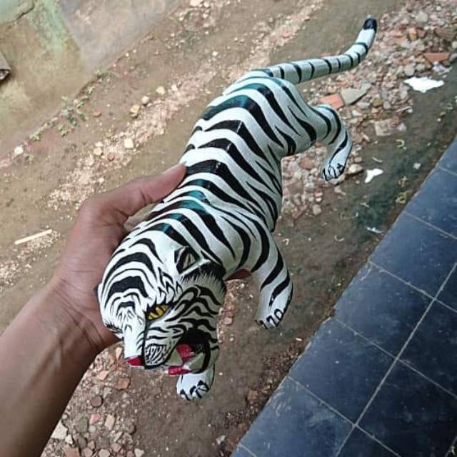 PATUNG PAJANGAN MACAN PUTIH