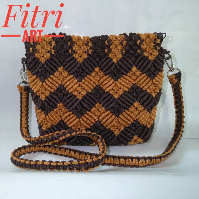 

Tas makrame motif batik zig zag