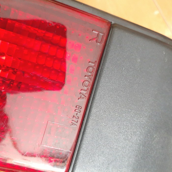 lampu stop kanan (R) toyota landcruiser 70-73 ori