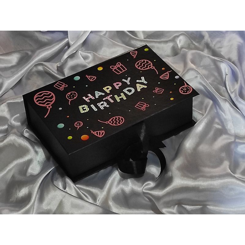 

Box Kado Ulang Tahun / Box Kado Spesial size P:26cm L:17cm T:7cm