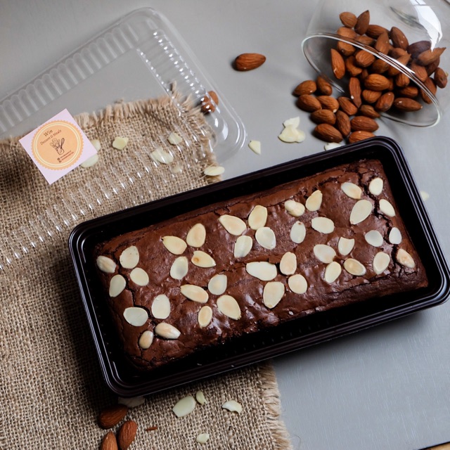 

Brownies Panggang Almond