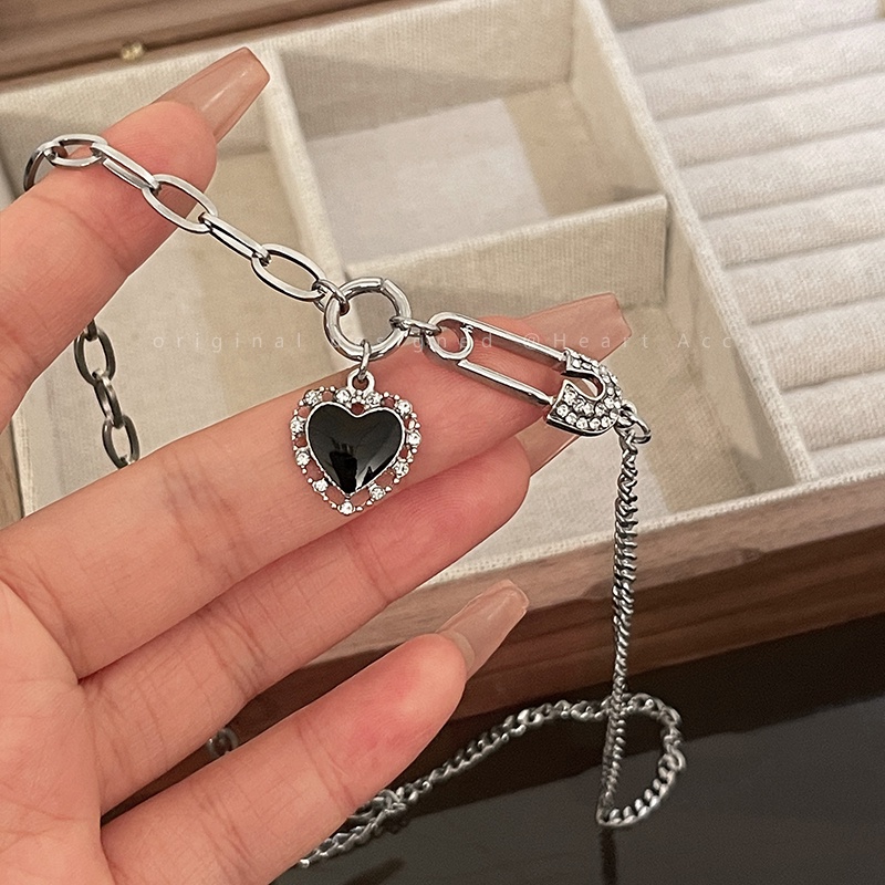 AY(CN) Y2k Kalung Rantai Silver Liontin Hati Hias Kristal Hitam Untuk Wanita