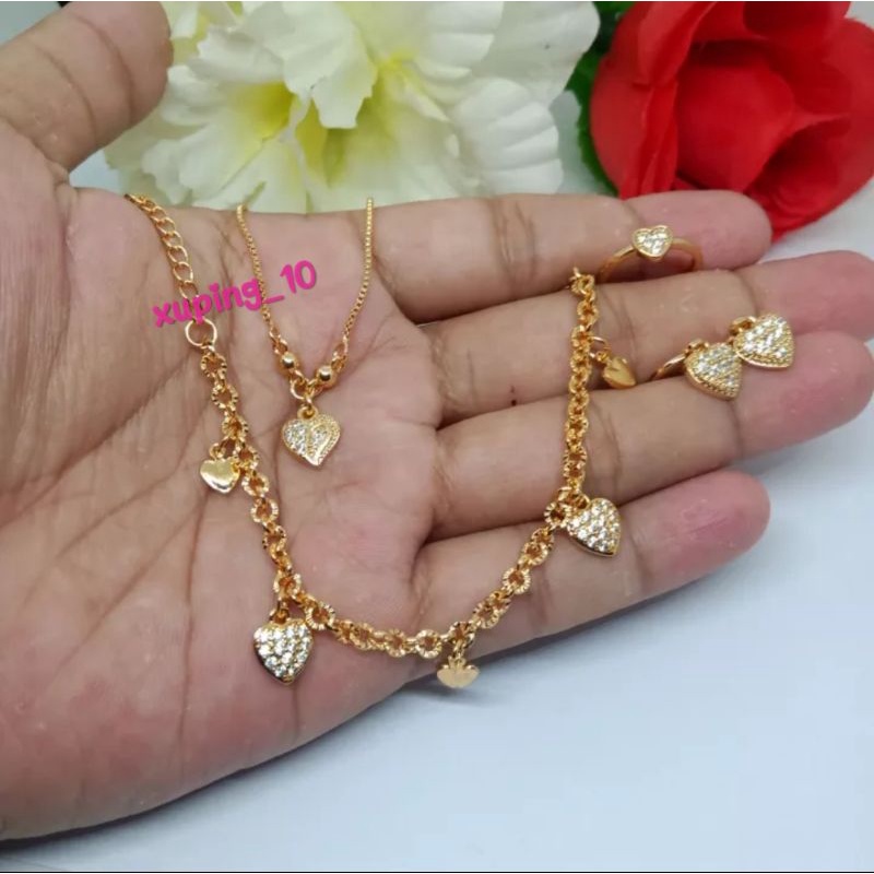 set love anak 08, set perhiasan titanium asli anti luntur terbaru 2021,set perhiasan anak titanium asli,perhiasan 1 set wanita mirip mas asli, perhiasan berlapis emas 24 karat, 1 set perhiasan titanium komplit gelang kalung cincin anting.