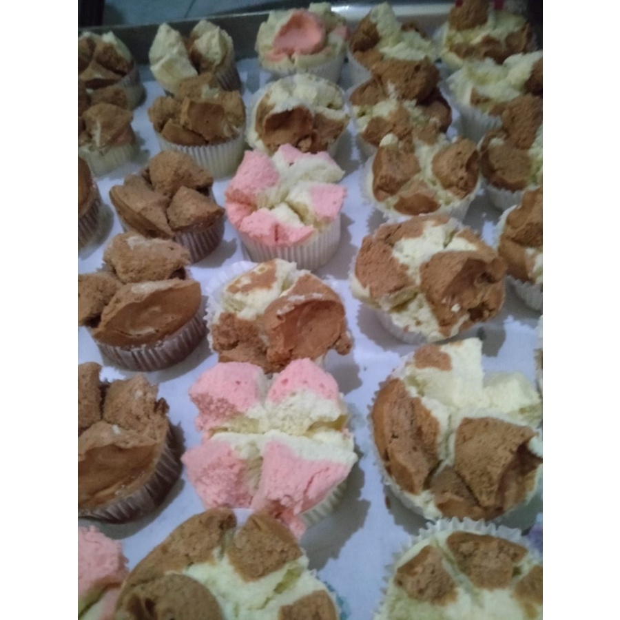 

50 pcs Kue Bolu kukus Mekar Bakery Roti Rasa coklat , pandan Khas Solo