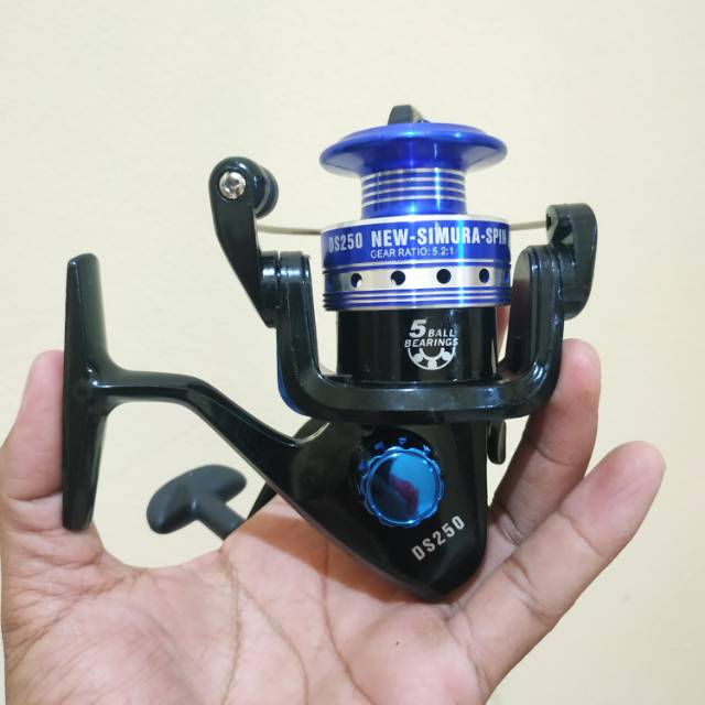 Reel Daido Simura Spin 250. BLUE