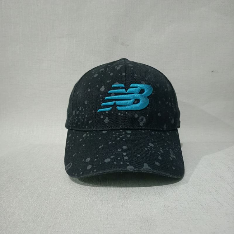 Topi NEW BALANCE motif Flexfit S - M