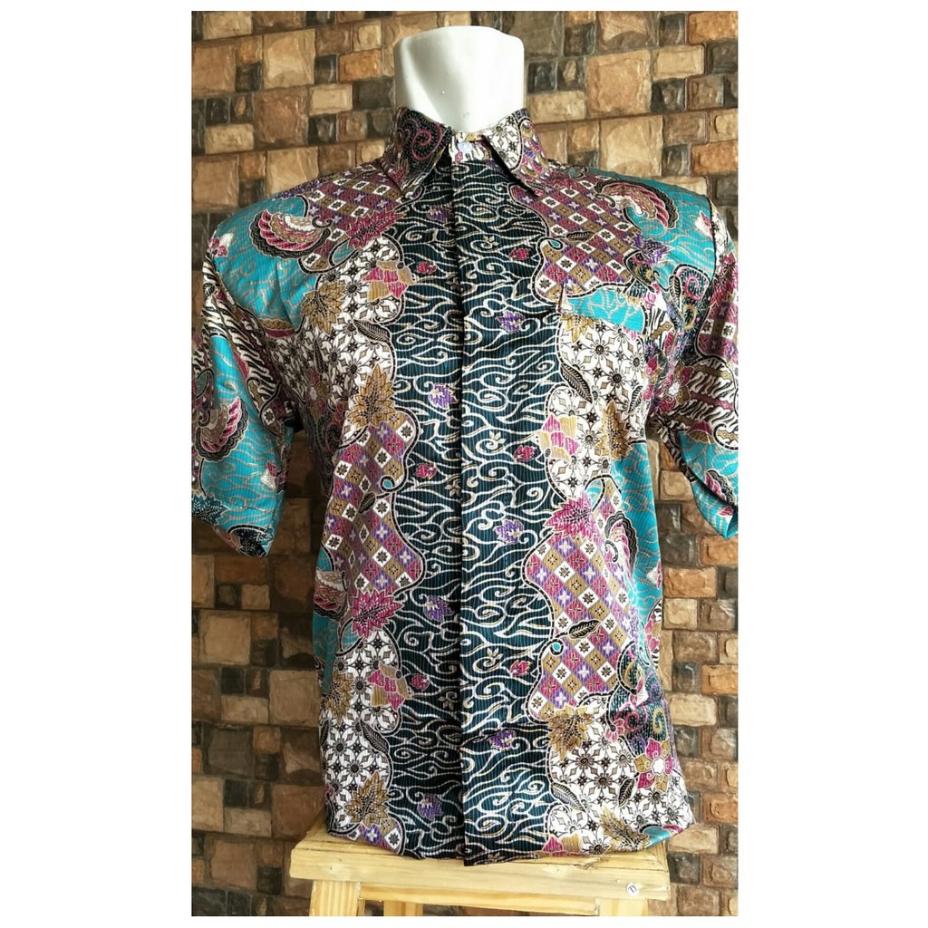 Kemeja Pria Motif Megamendung Dan Warna Lain