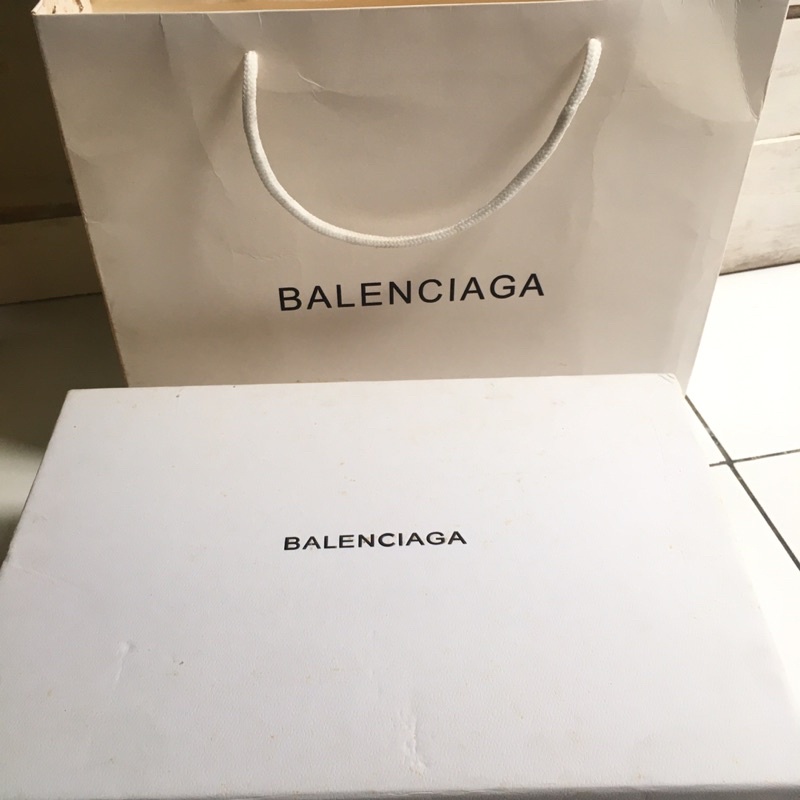 SEPATU BALENCIAGA